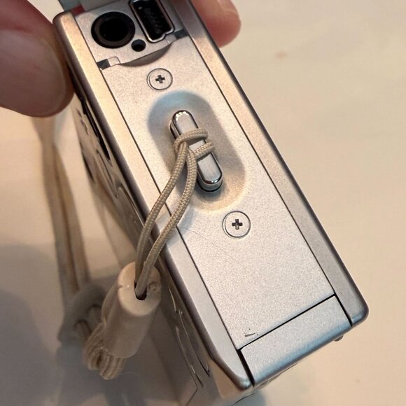 Canon PowerShot SD1000 Digital Elph 7.1 camera bundle - TESTED WORKING - Picture 10 of 16